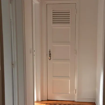 White Sofimar Apartment Lisbon
